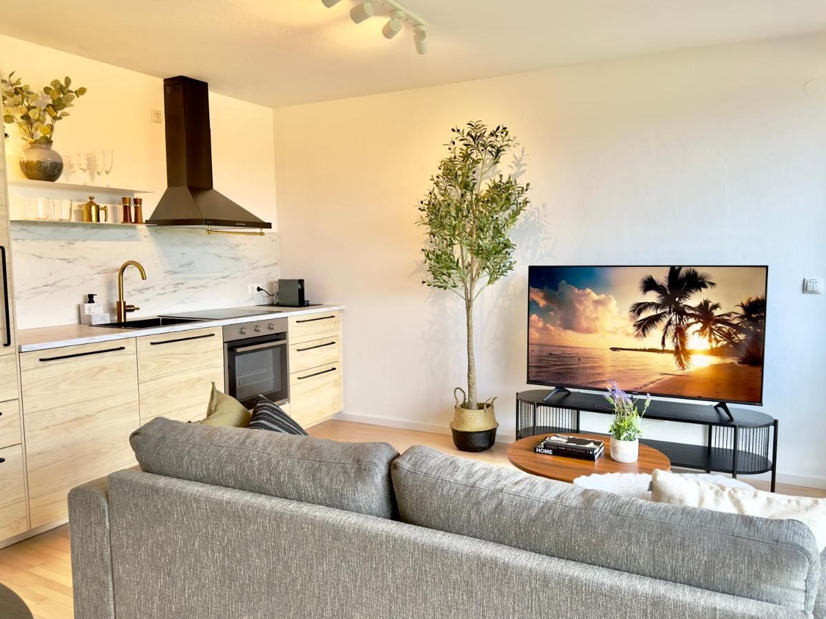 Flair Apartments Vorarlberg - Stilvolles Wohnen Nahe Bodensee & Alpen - Kueche, Balkon & Gratis Parkplatz Bregenz Bagian luar foto